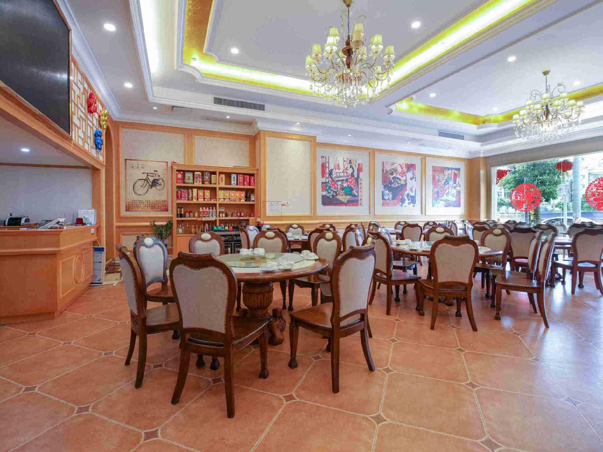 Vienna Hotel (Huizhou Qiuchang Yingbin Road) 44/57