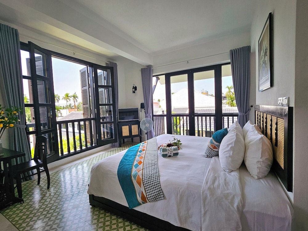 DELUXE, DOUBLE BED, BALCONY