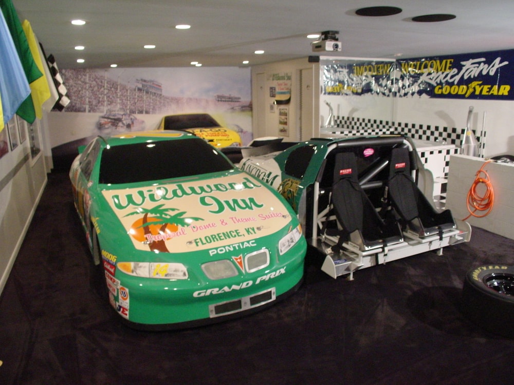 Wildwood Inn Tropical Dome & Theme Suites 35/74