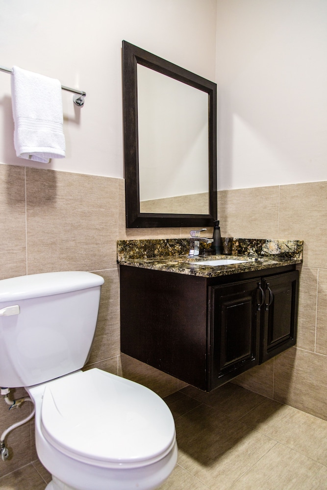 New Kingston Apartment At The Palms 29/29