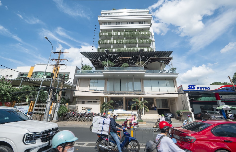 Lotus Saigon Hotel 55/62