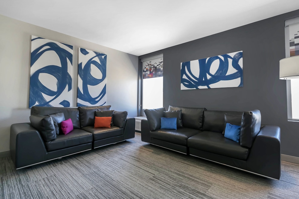 ALOFT NEWPORT ON THE LEVEE 34/59