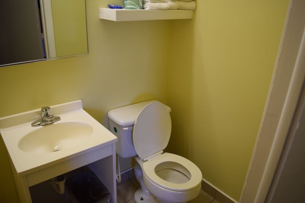 White Oaks Motel Pennsville Carneys Point 11/41
