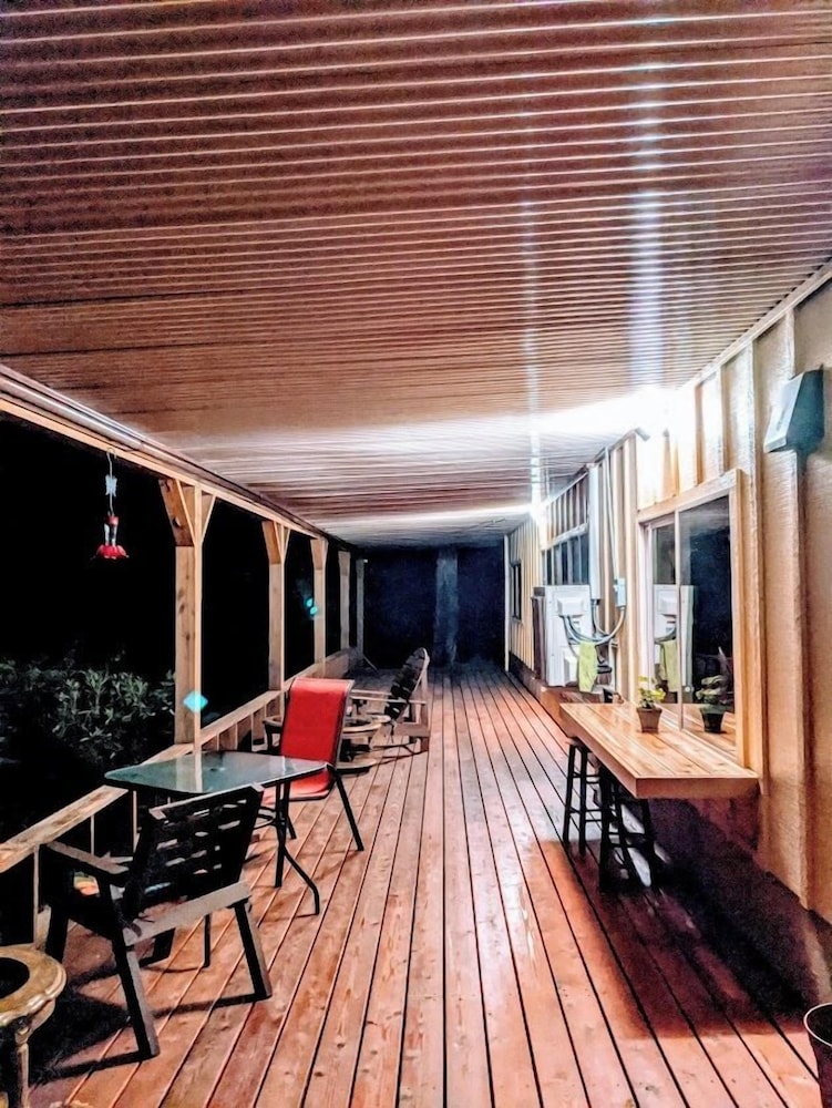 MapleRidge House: A BnB For All Seasons 14/50