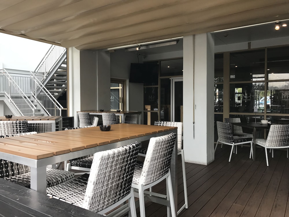 MORNINGTON HOTEL 42/45