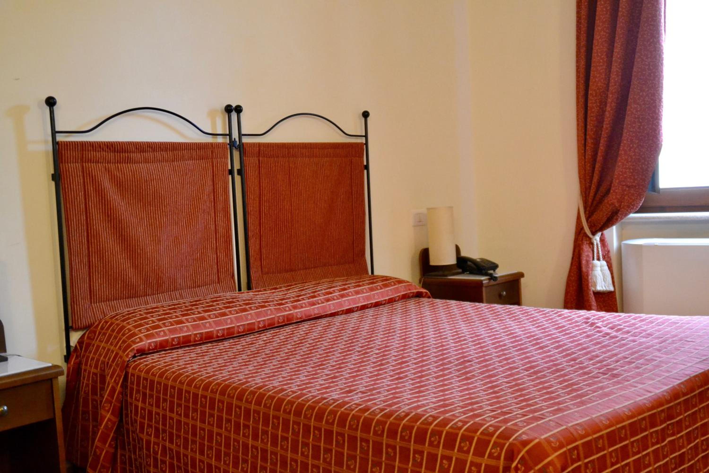 Hotel Italia 10/50