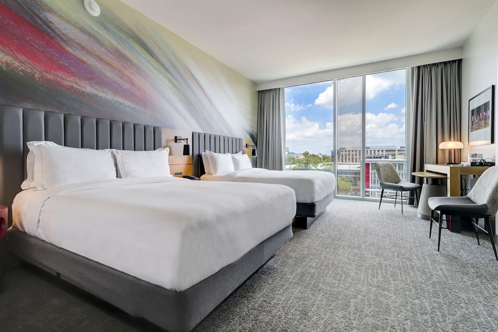 DELUXE, 2 QUEEN BEDS, UNIVERSITY VIEW