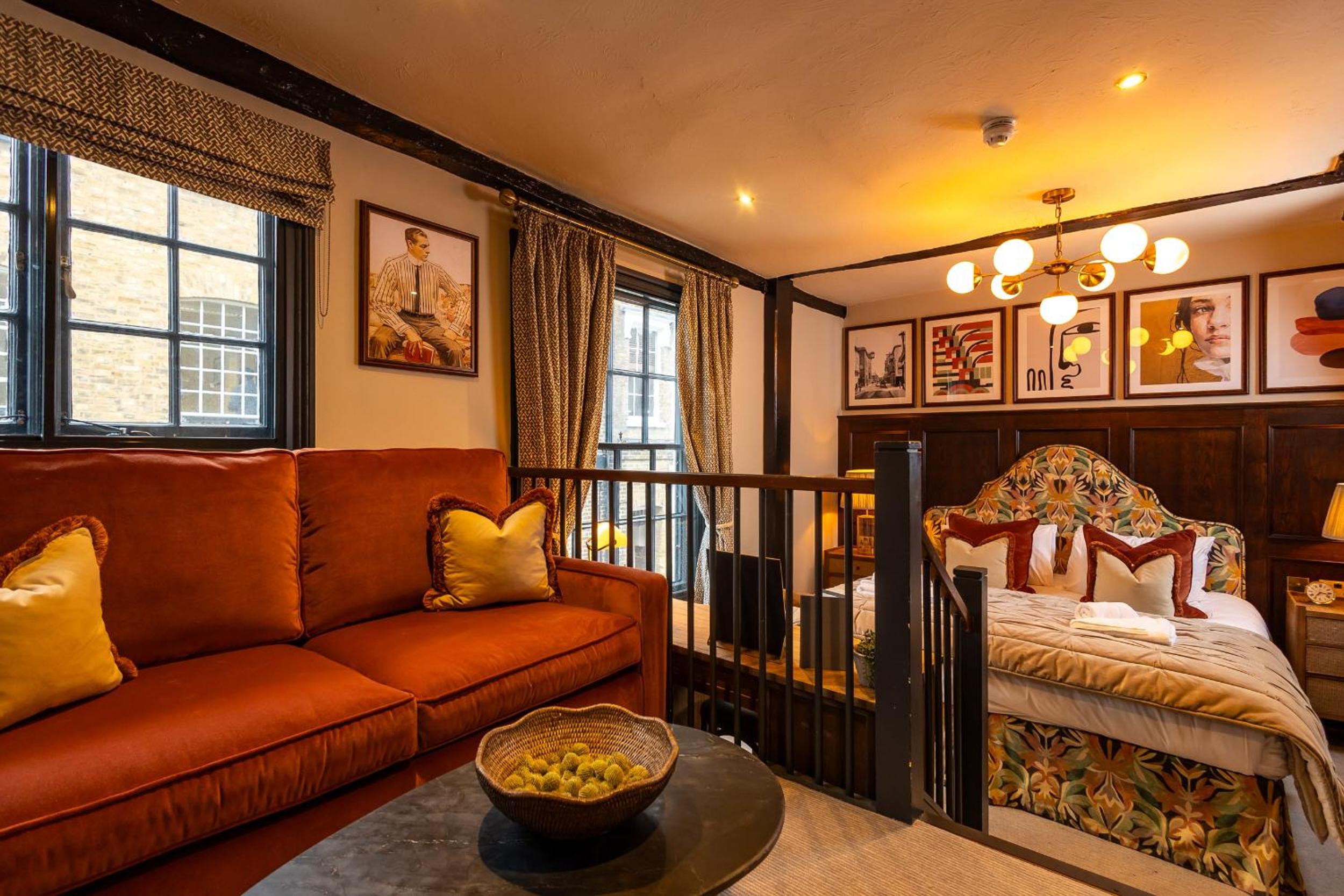 Salisbury Arms Hotel 36/54