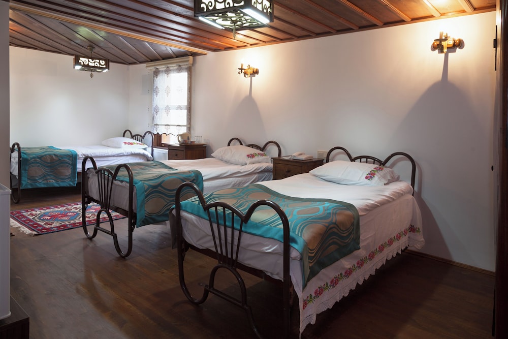 ECONOMY, QUADRUPLE, MULTIPLE BEDS, PRIVATE BATHROOM, COURTYARD AREA