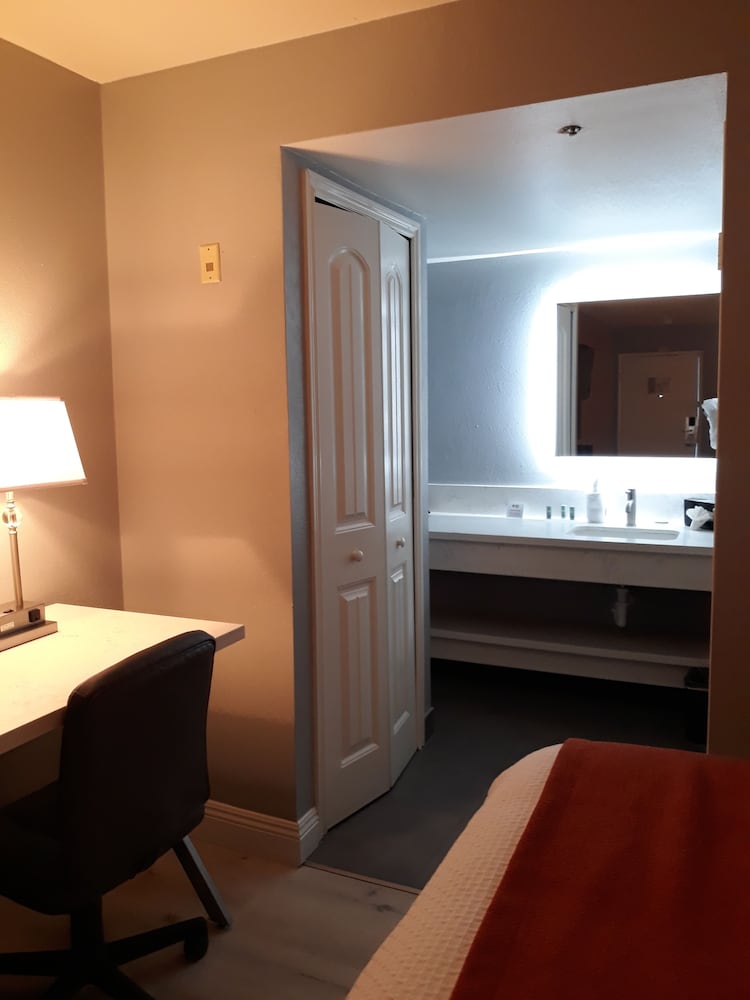 Clarion Pointe El Cajon San Diego East 18/18