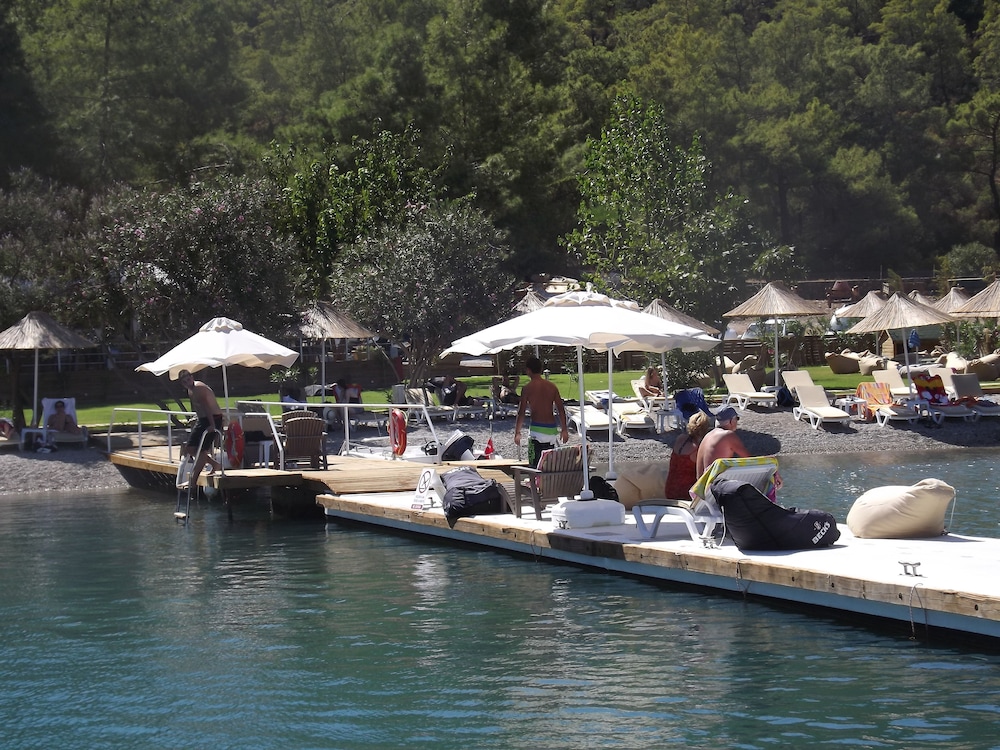 Alesta Yacht Hotel 65/74
