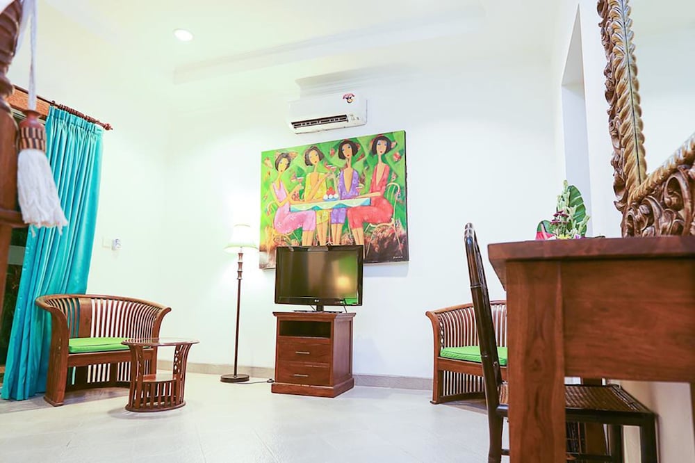 Aquarius Beach Hotel 55/64