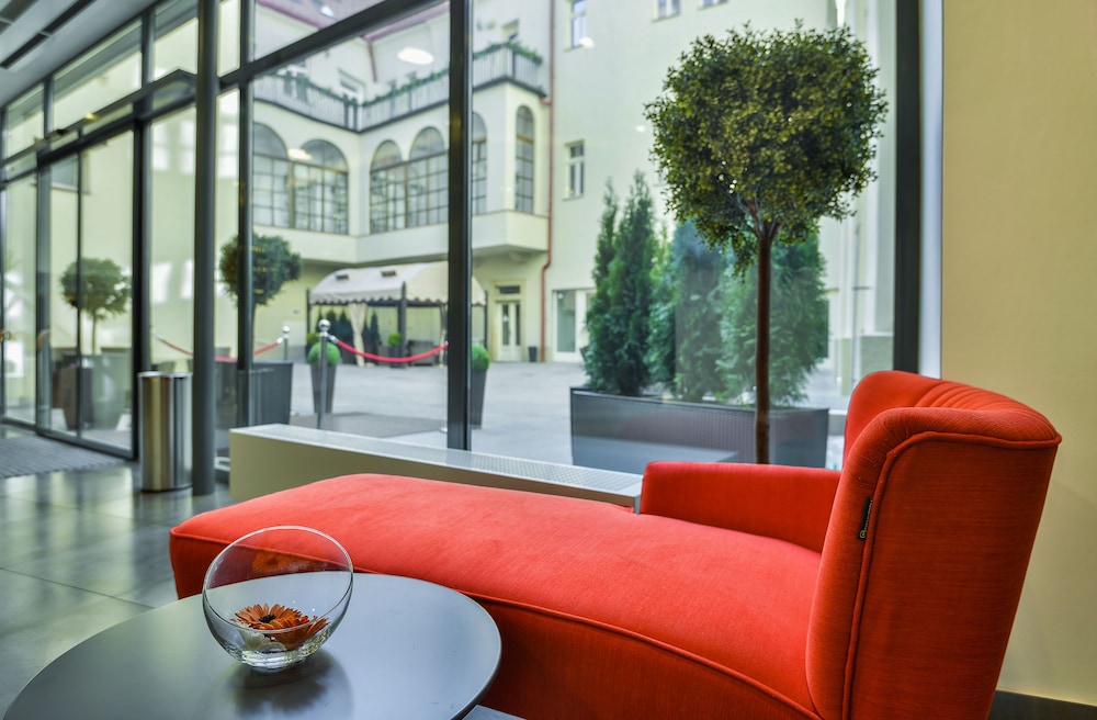 Hotel Garden Court 62/72
