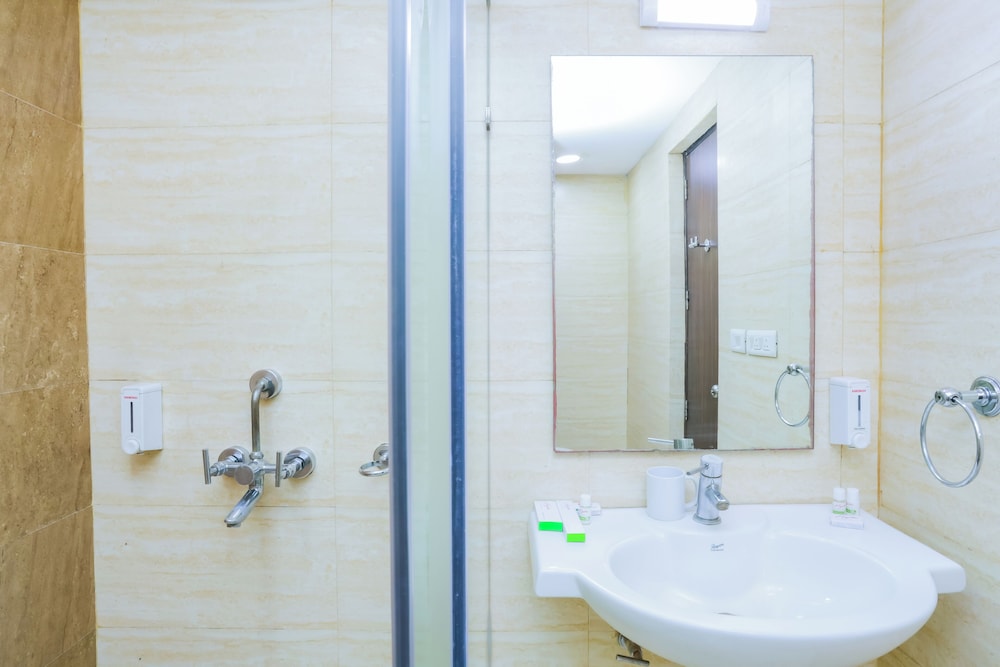 Hyphen Premier Hotel 46/50