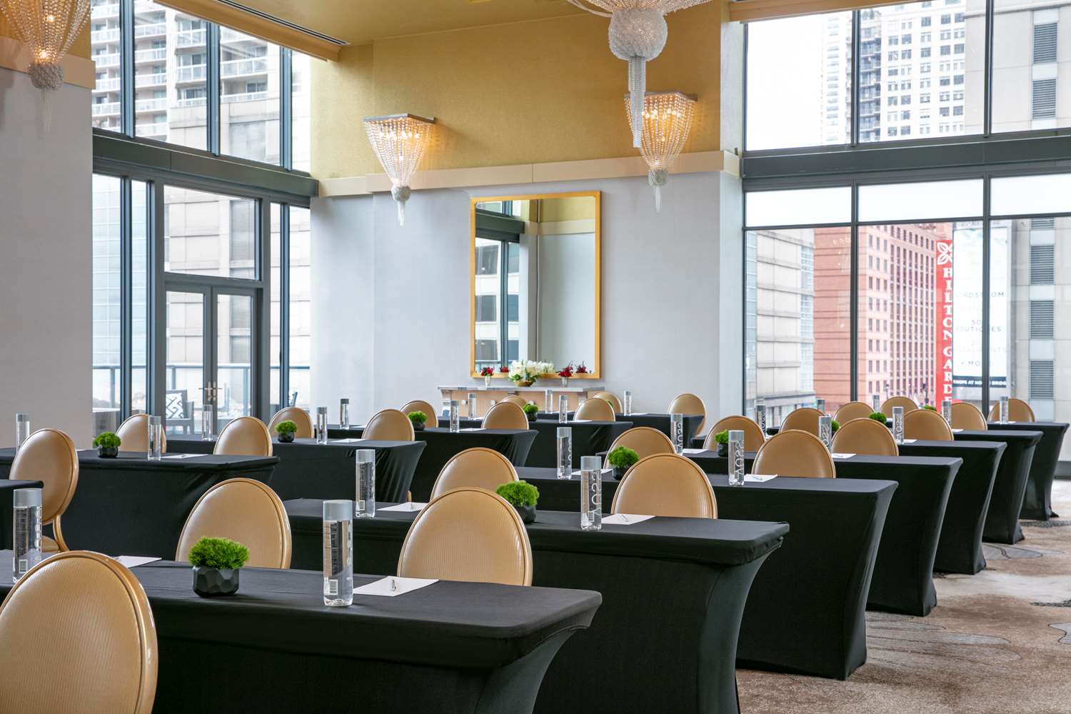 Hotel 505 River North 72/75