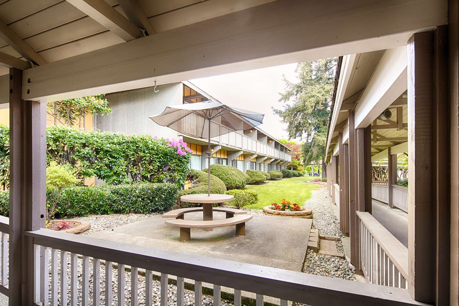 Red Lion Hotel Bellevue 31/33