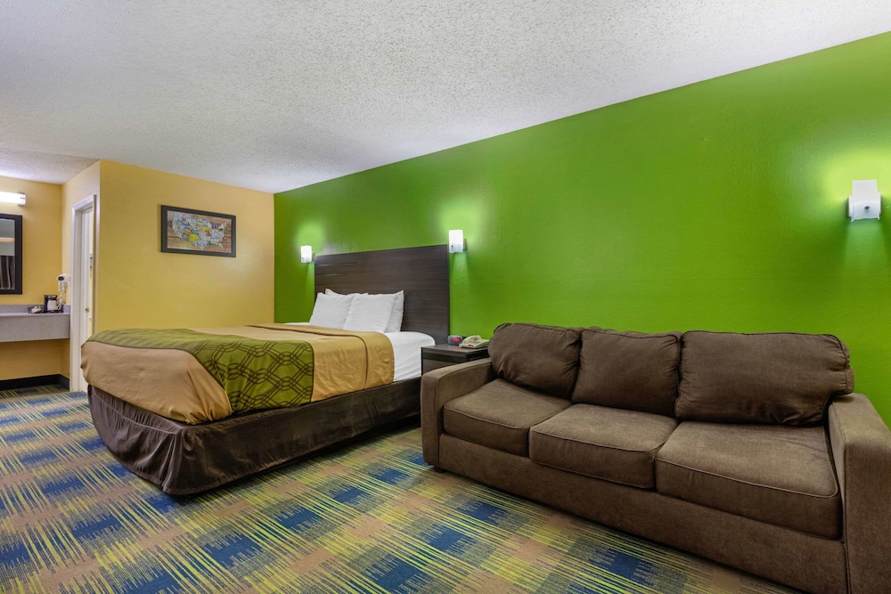 Econo Lodge Nashville TN 32/41