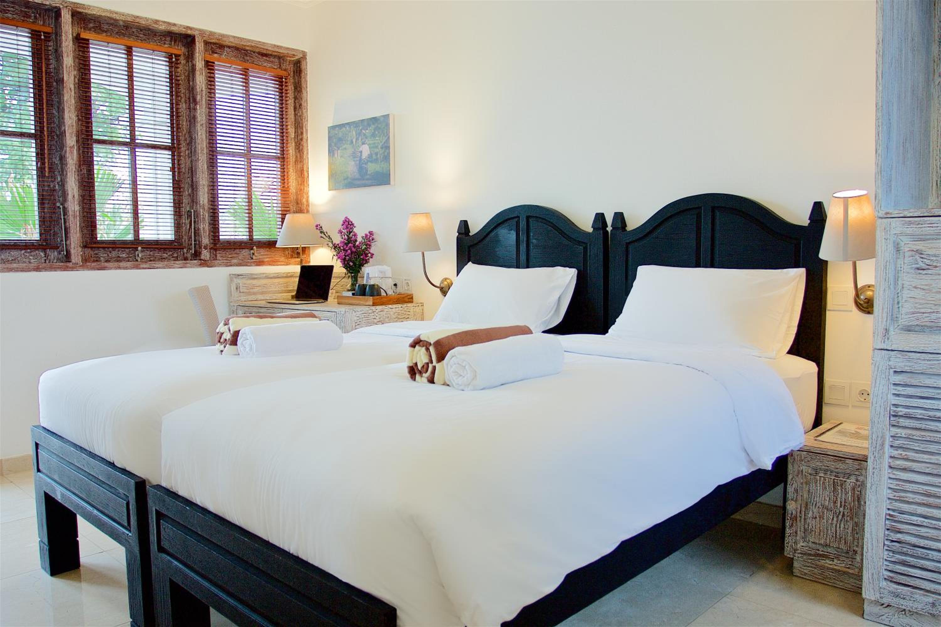 SUPERIOR, TWIN BEDS, POOL VIEW
