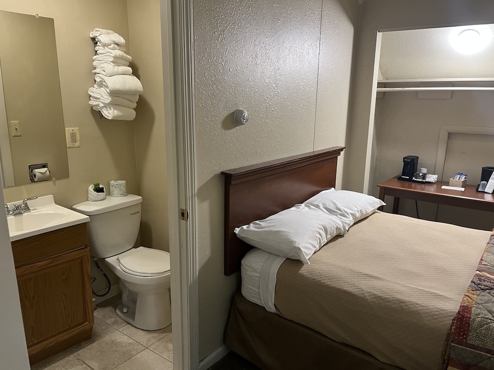 The Upper Pass Lodge at Magic Mountain 31/32