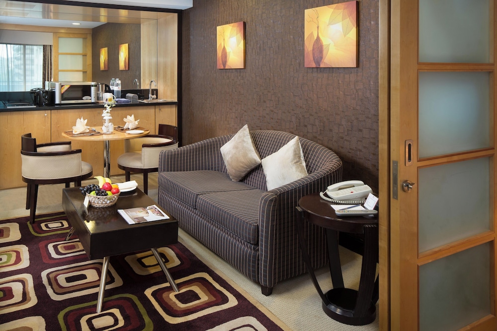 Savoy Suites Hotel Apartments 25/39