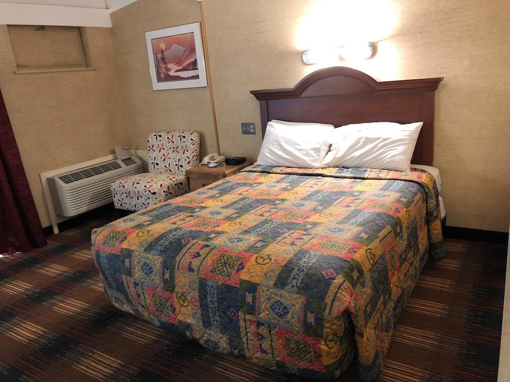 Red Carpet Inn North Syracuse 18/38