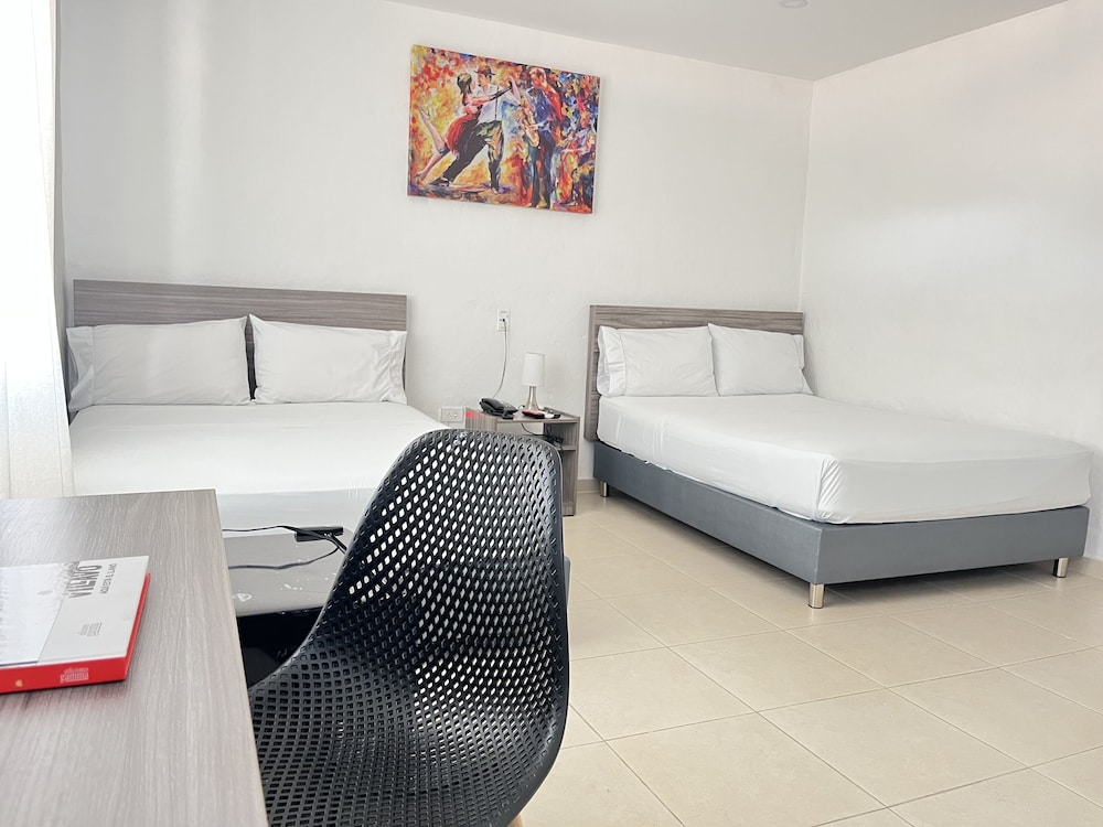 Hotel Vanguardia Natural 14/24