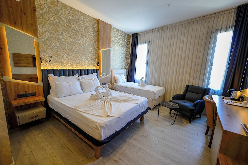 Isnova Hotel 8/32