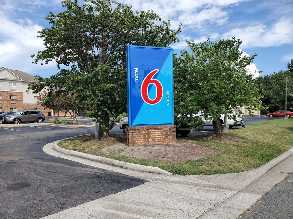 Motel6 Richmond, VA - I-64 West 44/58
