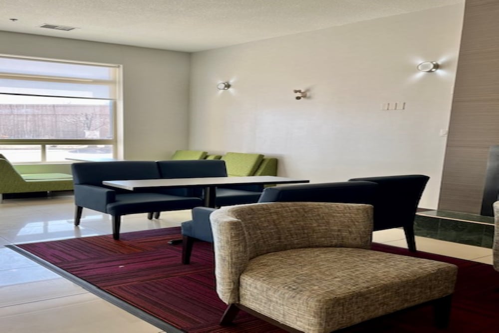 Holiday Inn Express Hotel Suites Edmonton South 35/50