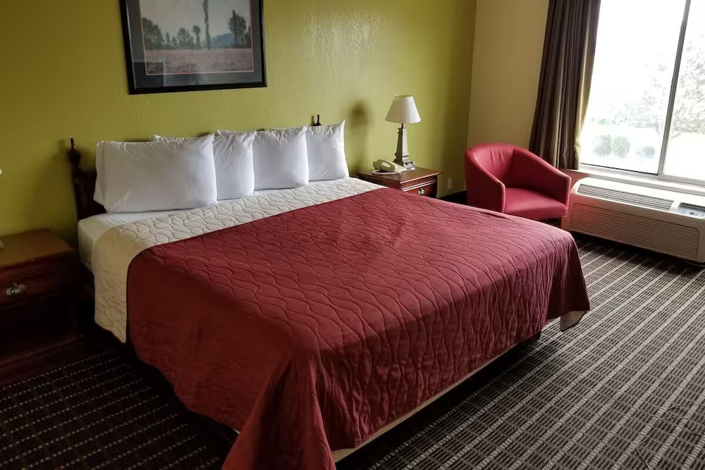 OYO Travelodge by Wyndham Lansing IL 3/26