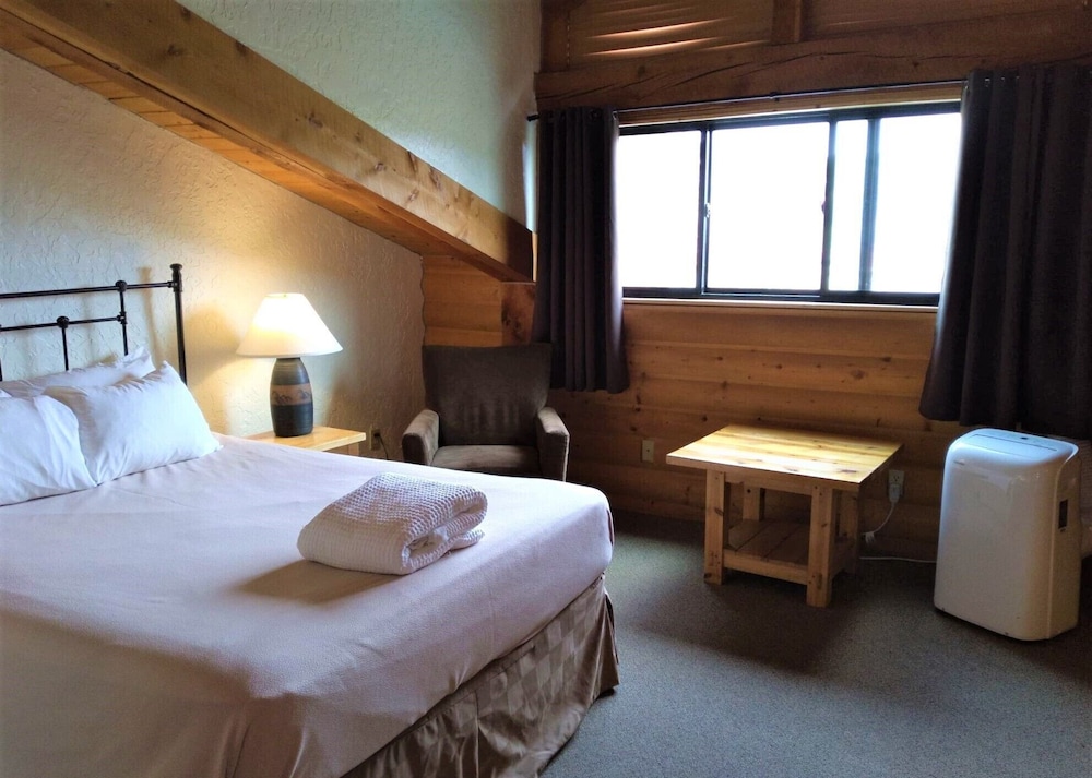 The Boulder Creek Lodge 8/64
