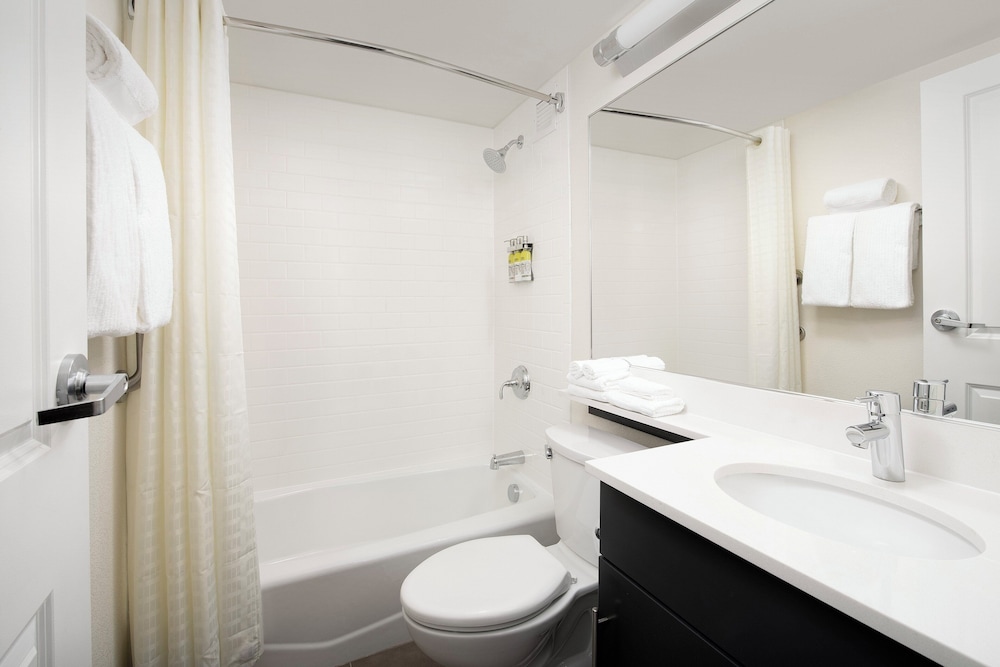 Candlewood Suites Alexandria West 56/58