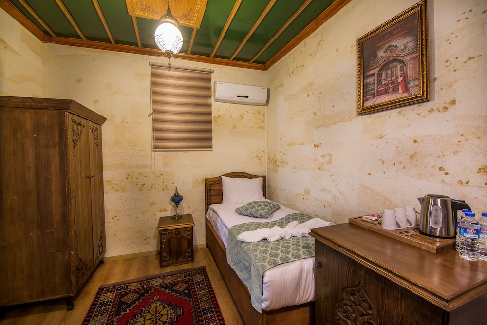 Ozbek Stone House 29/50