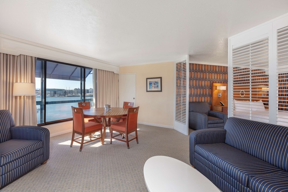 Waterfront Hotel - JDV by Hyatt 41/55
