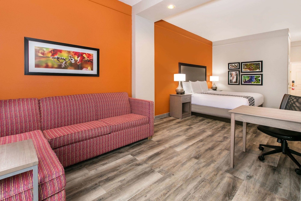 La Quinta Inn & Suites by Wyndham Fredericksburg 19/48