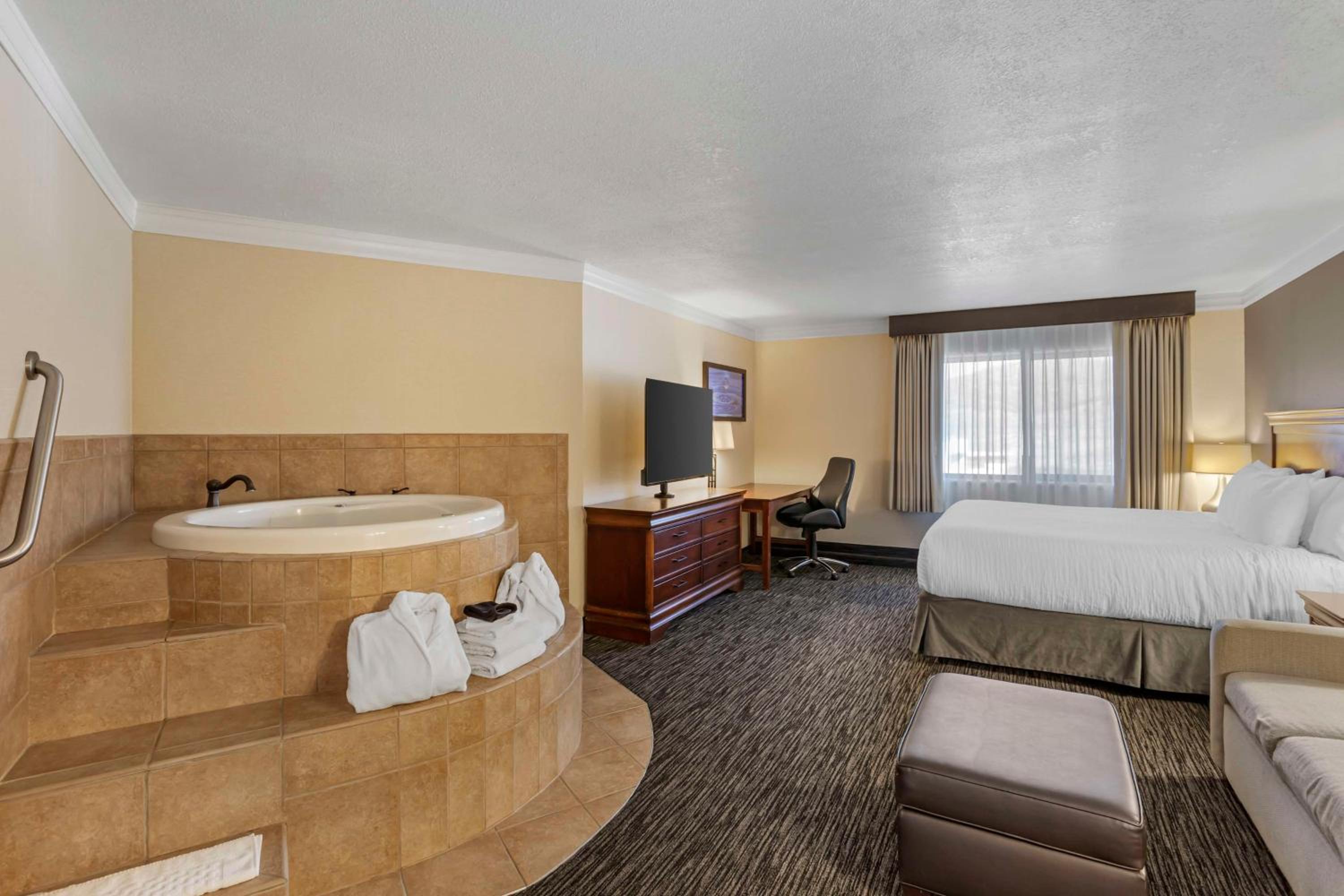 Room, King Bed, Sofa, Hot Tub