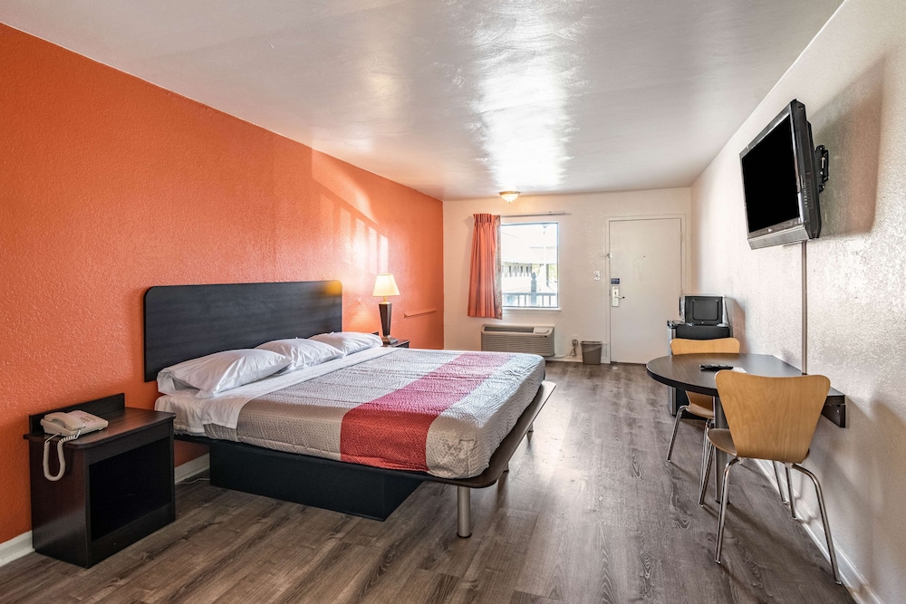 Motel6 Portsmouth, VA 23/57