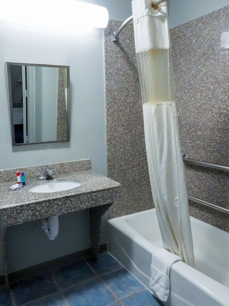 Americas Best Value Inn & Suites Bush Intl Airport 12/23