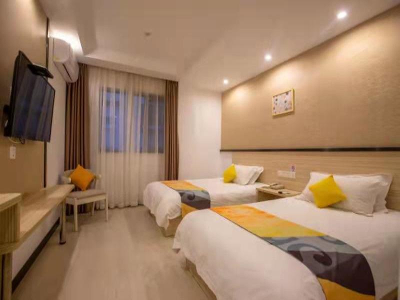 Room at Shell Shanghai Oriental Pearl Century Avenue Metro Station Store, SHANGHAI