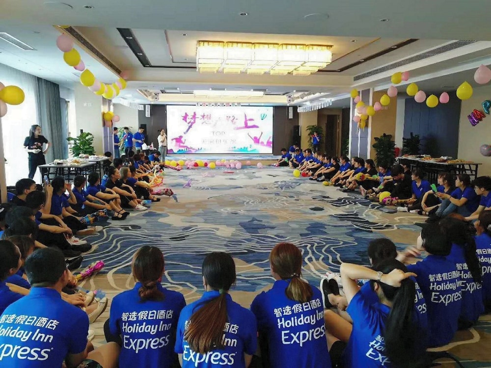 Holiday Inn Express Chengdu Tianhe 32/52
