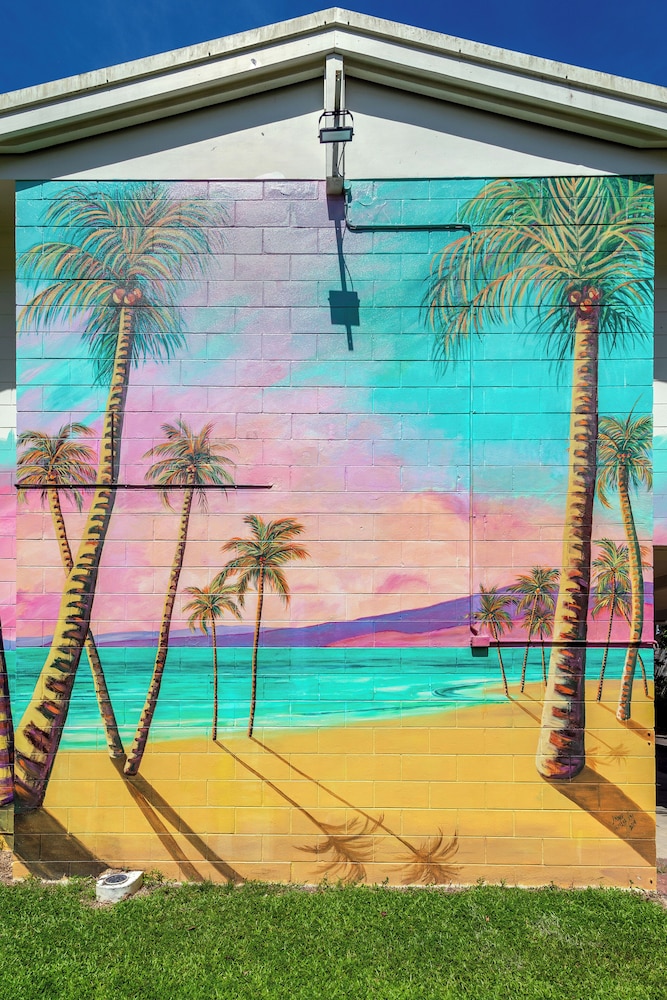 PORT DOUGLAS MOTEL 38/73