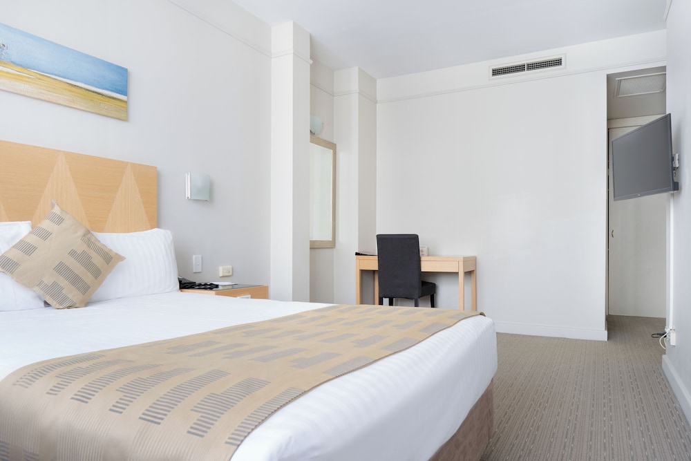 EXECUTIVE, SUITE