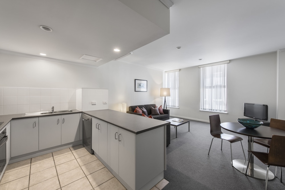 Franklin Apartments 40/52