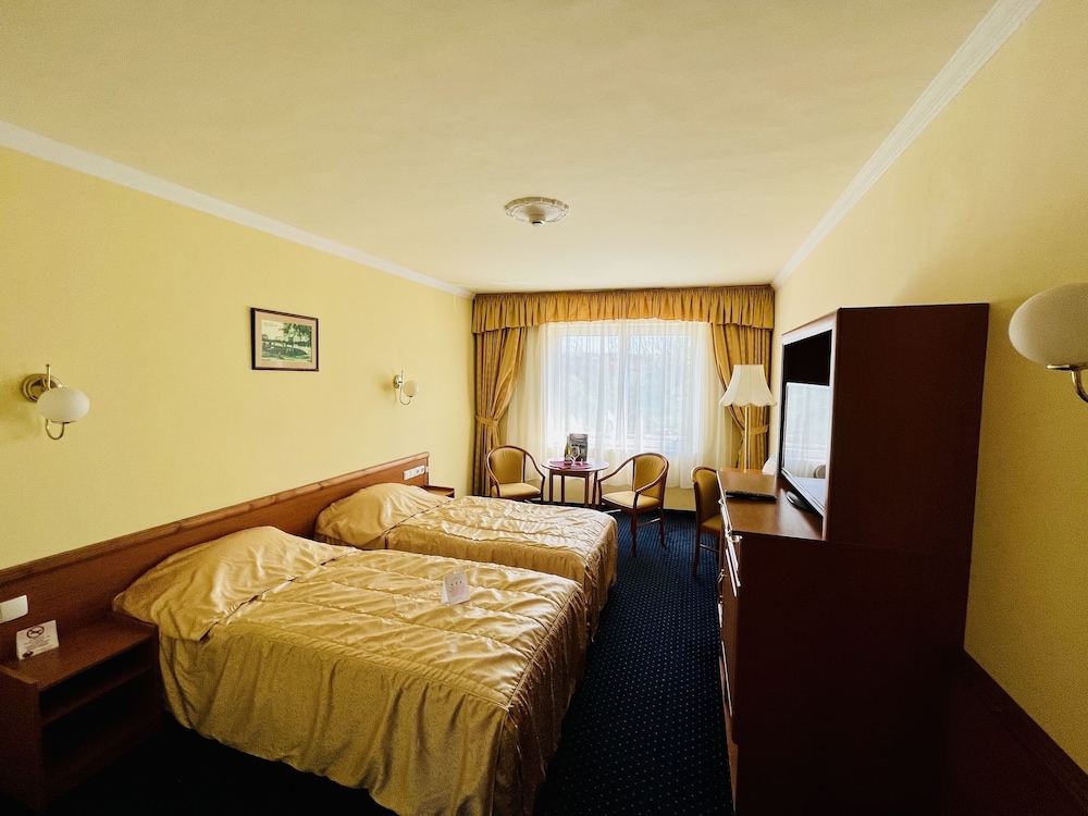 Hotel Korona Eger 17/66