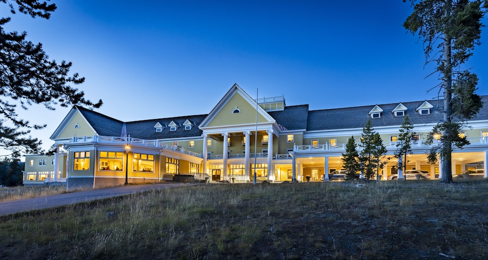 Lake Yellowstone Hotel And Cabins in YELLOWSTONE - WY