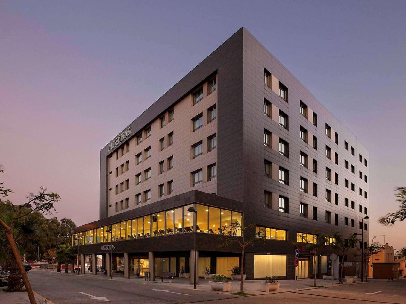 Suittes Hotel 1/36