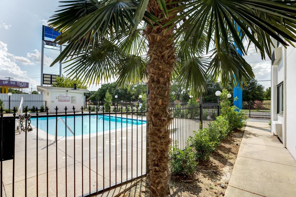 Motel6 Dallas, TX - South 39/43