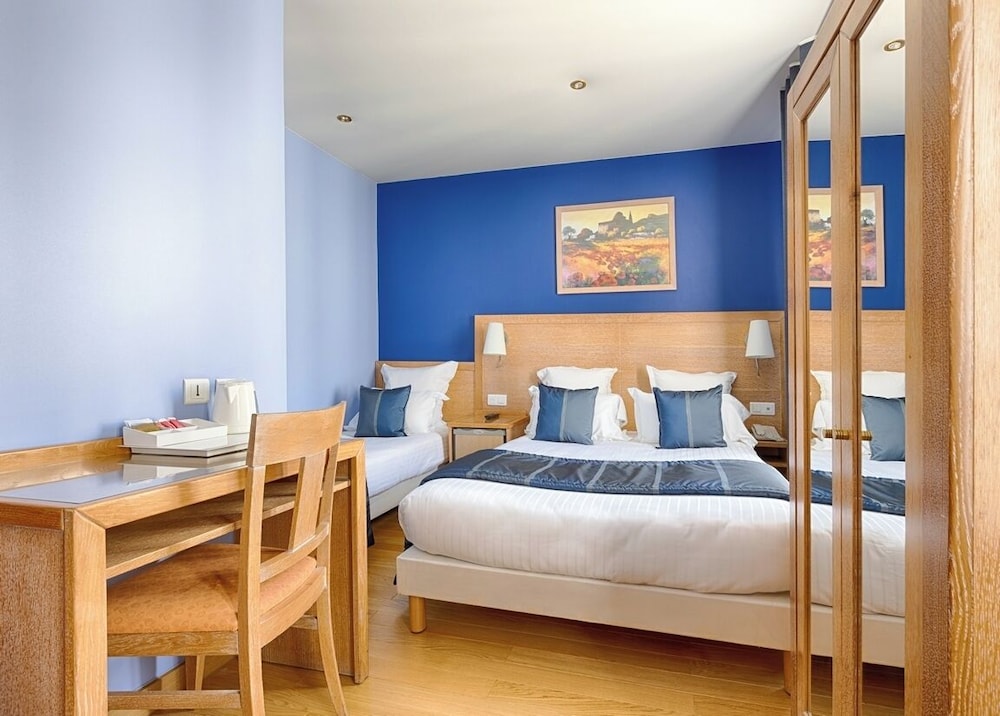 ROOM, TRIPLE