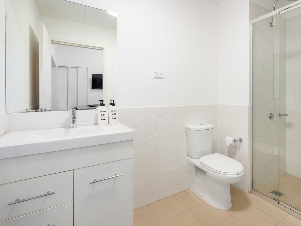 SUITE, MULTIPLE BEDS
