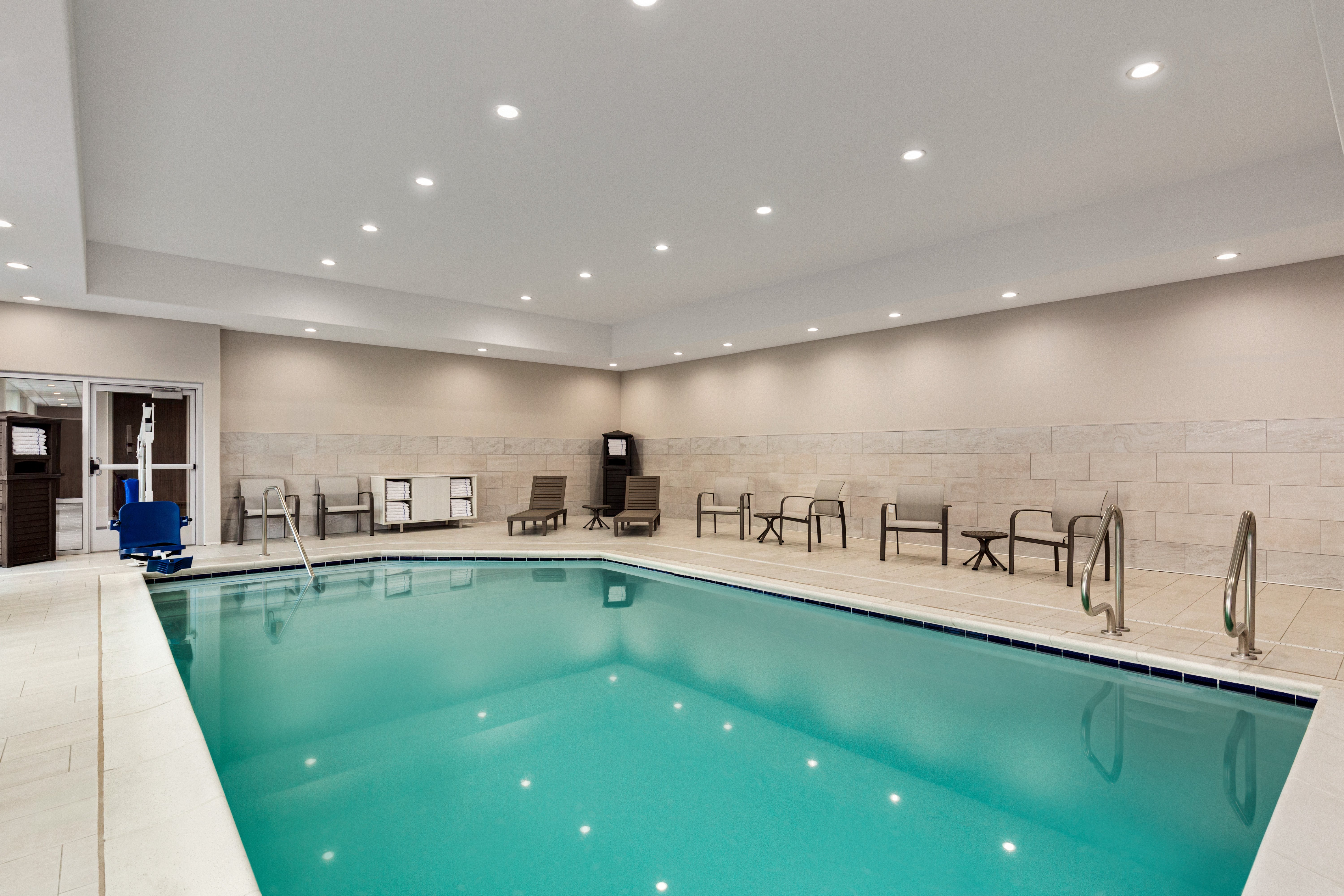 Holiday Inn Express & Suites Hayward - Castro Valley 21/40
